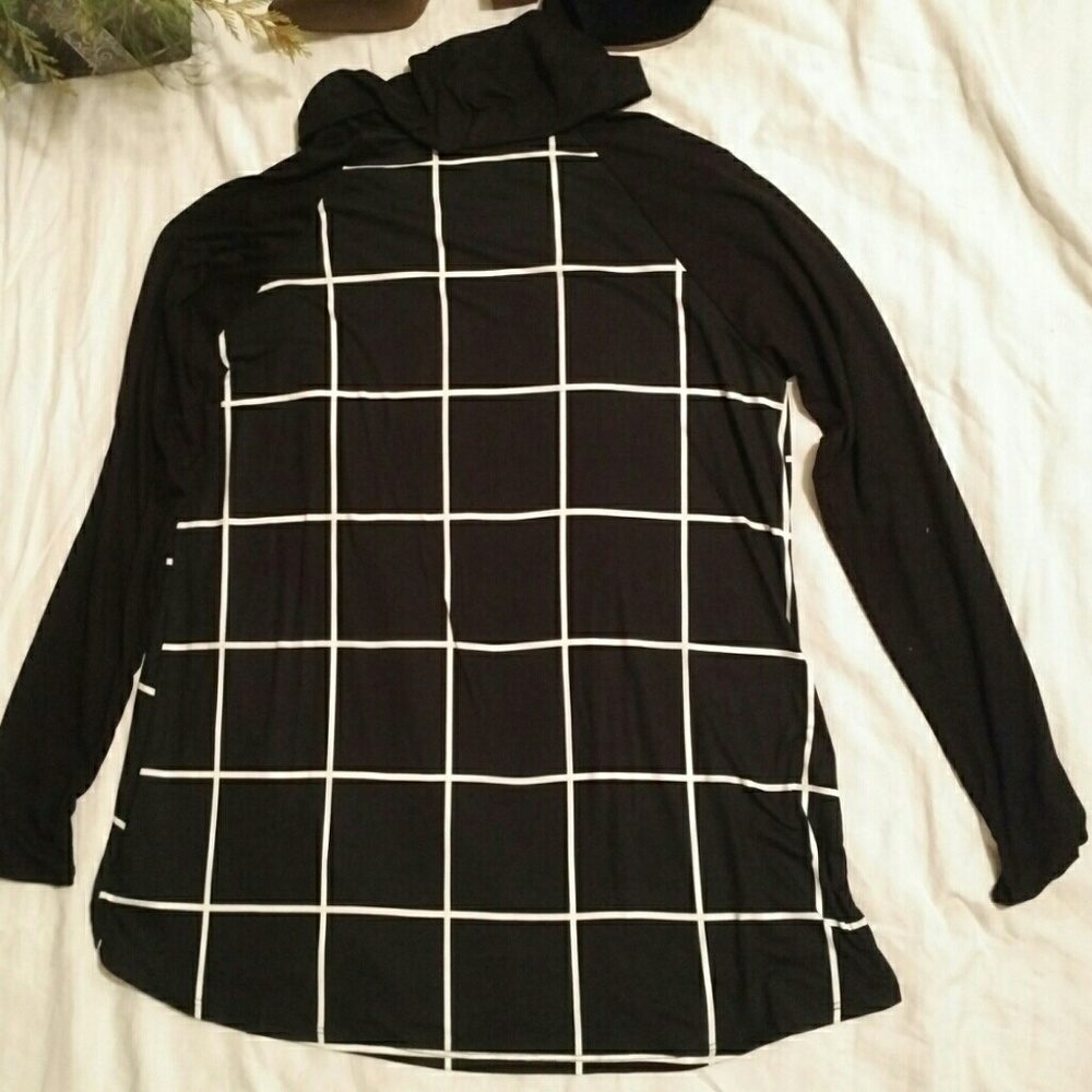 *CLEARANCE* Black/White Cowlneck L/S Contrast Top - Picture 5 of 6
